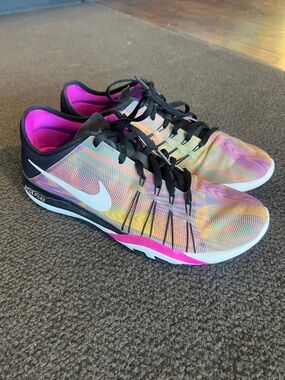 Nike Free Woman’s TR 6 Spectrum multi color running shoes size 8.5